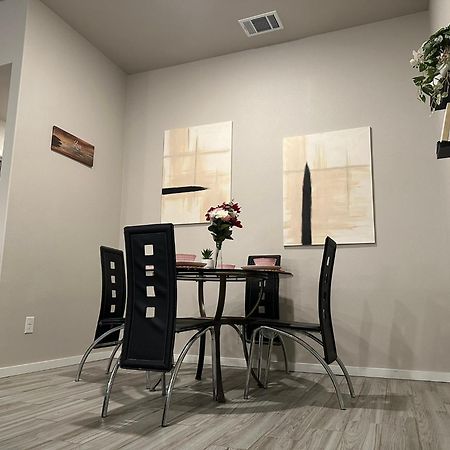 לובוק 3Bed/2Bath Cozy Spacious Place מראה חיצוני תמונה