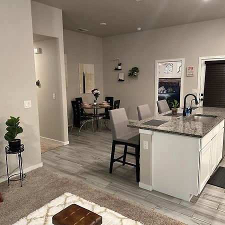 לובוק 3Bed/2Bath Cozy Spacious Place מראה חיצוני תמונה