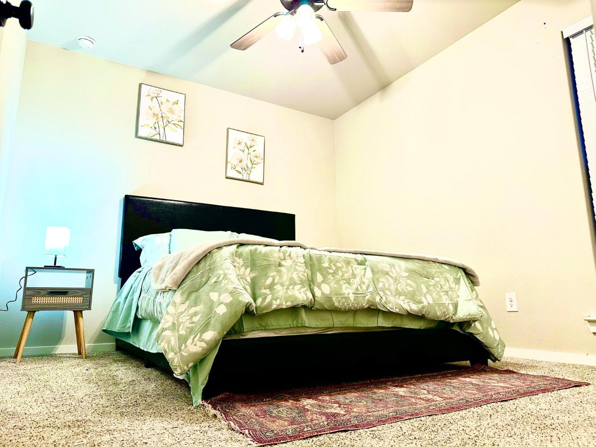 לובוק 3Bed/2Bath Cozy Spacious Place מראה חיצוני תמונה