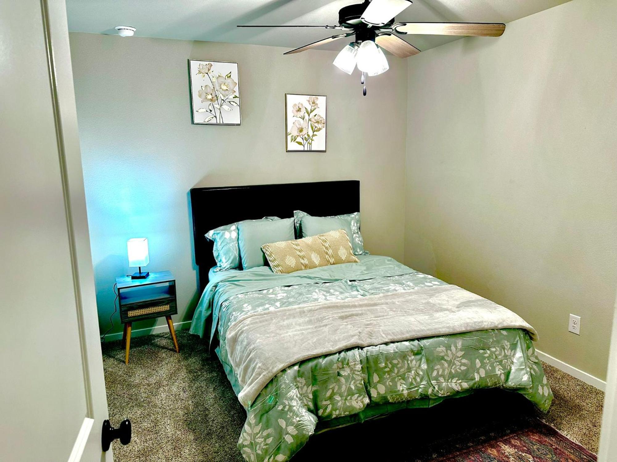 לובוק 3Bed/2Bath Cozy Spacious Place מראה חיצוני תמונה