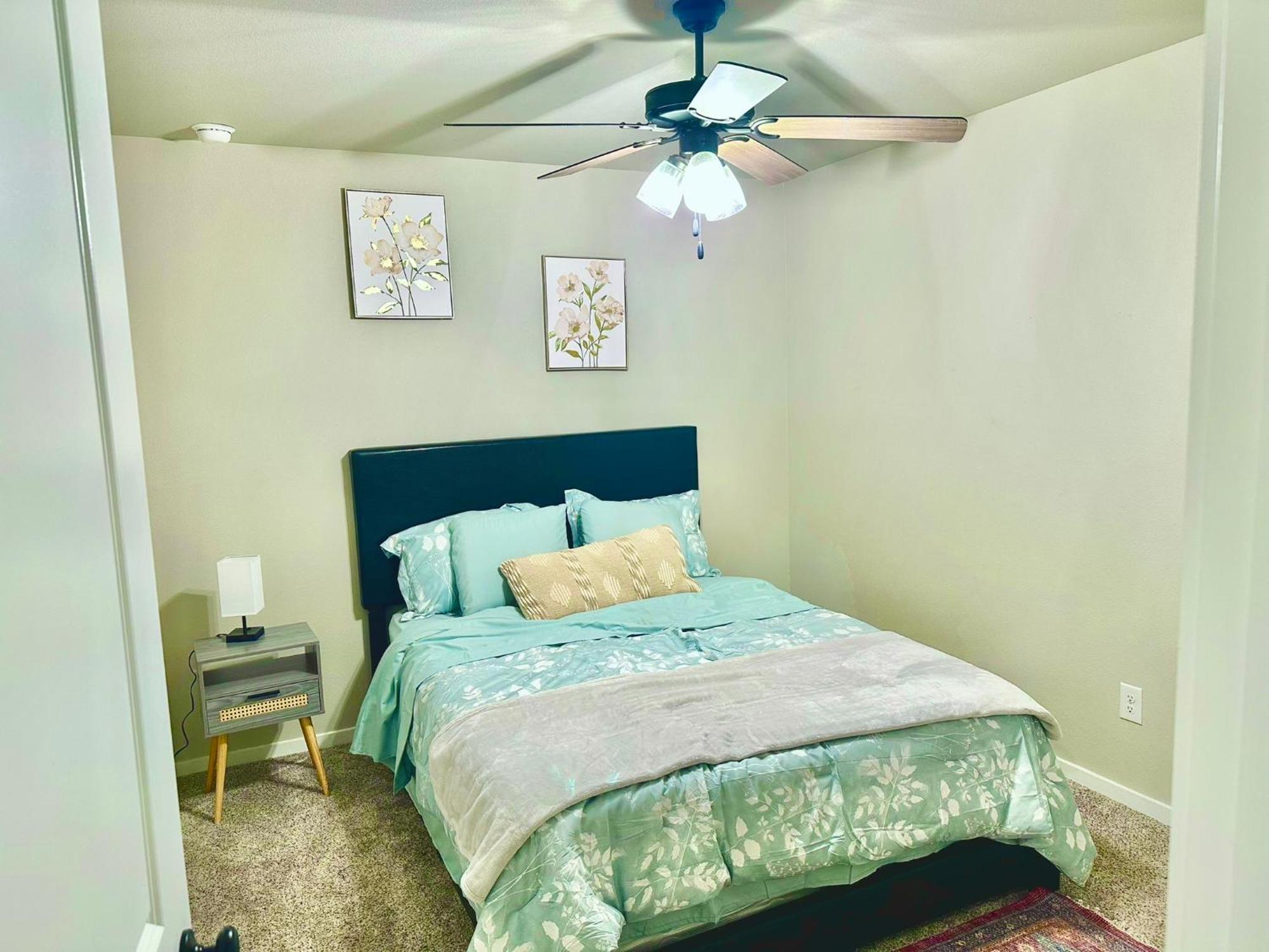 לובוק 3Bed/2Bath Cozy Spacious Place מראה חיצוני תמונה
