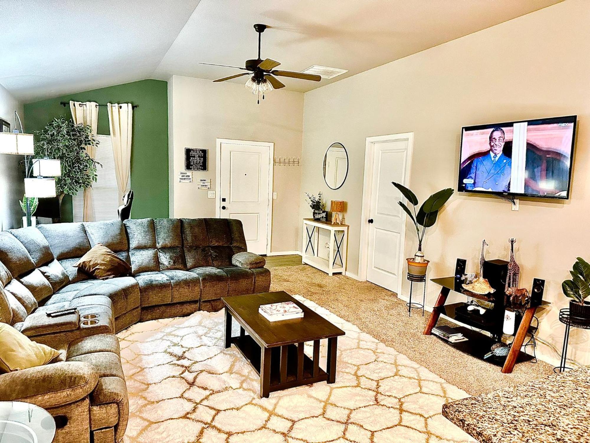 לובוק 3Bed/2Bath Cozy Spacious Place מראה חיצוני תמונה
