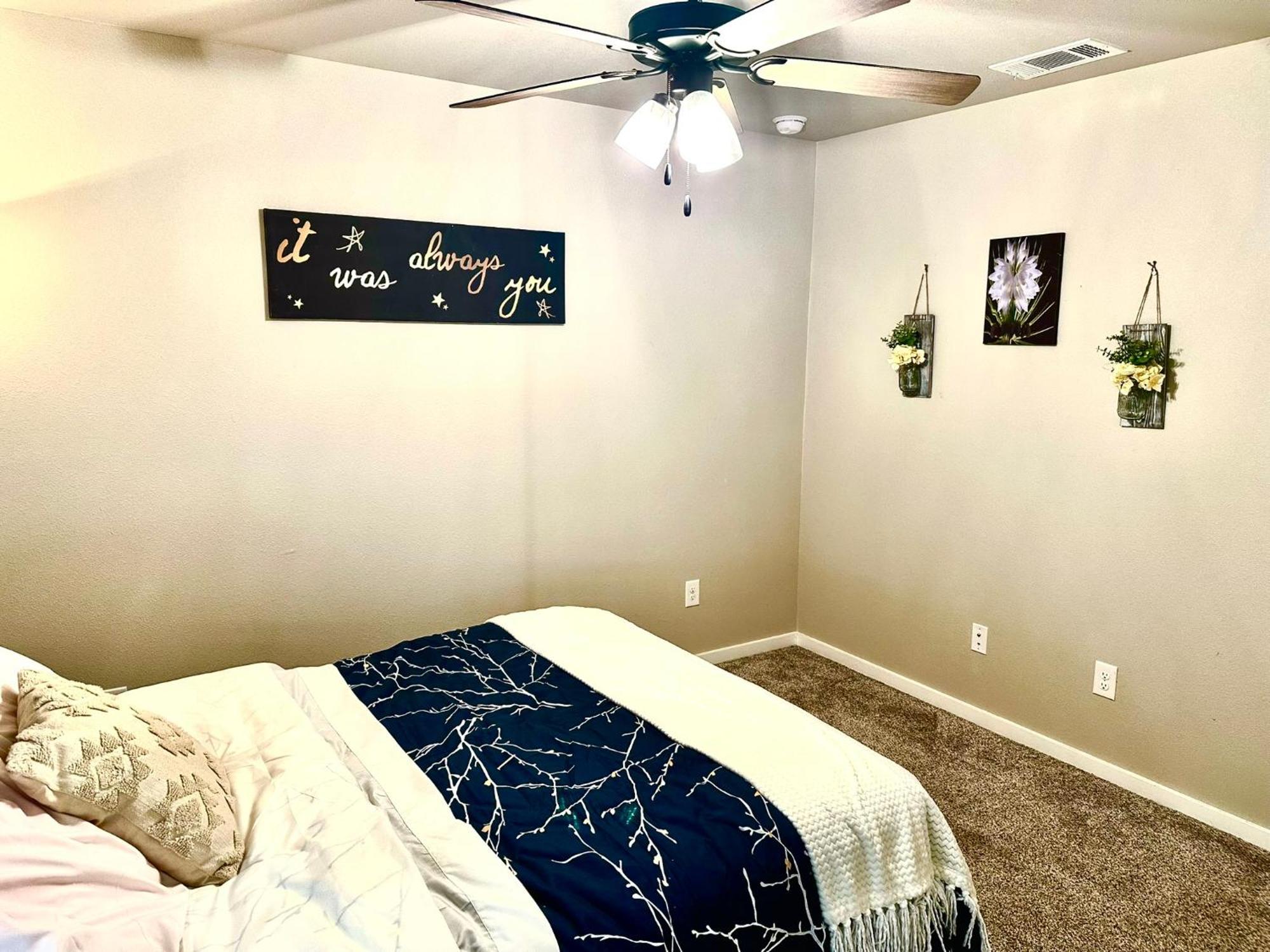 לובוק 3Bed/2Bath Cozy Spacious Place מראה חיצוני תמונה